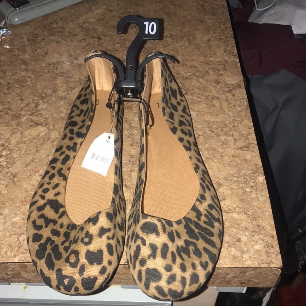 NWT Women’s Canvas Flats